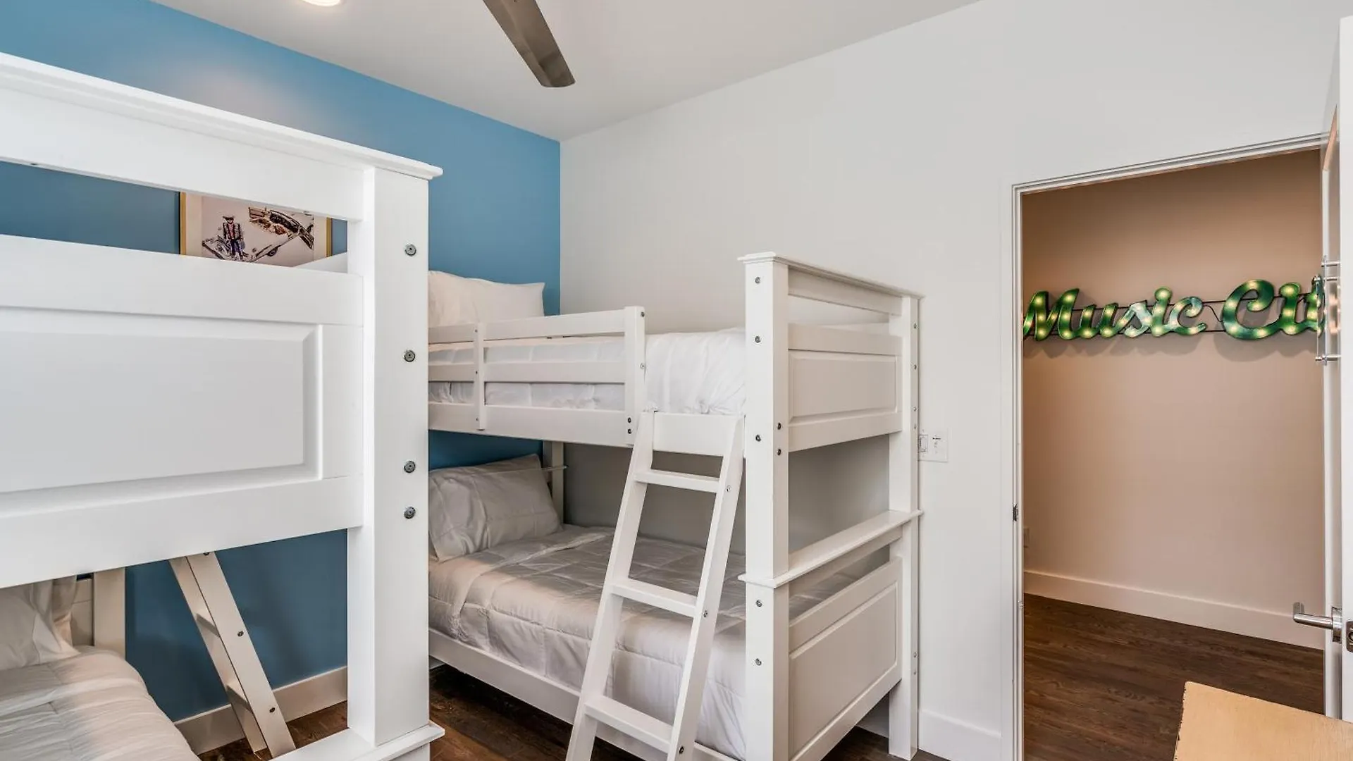 Holiday home Nash House & Bars Of Broadway With Hot Tub, Rooftop Bar And Views! 8Min Downtown! Sleeps 12! Nashville